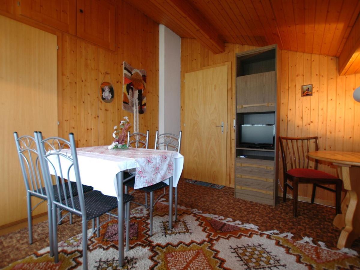 Pristine Home In A Charming Village Large Grassy Sunbathing Area View Of The M Nch And Jungfrau Wilderswil Exterior photo