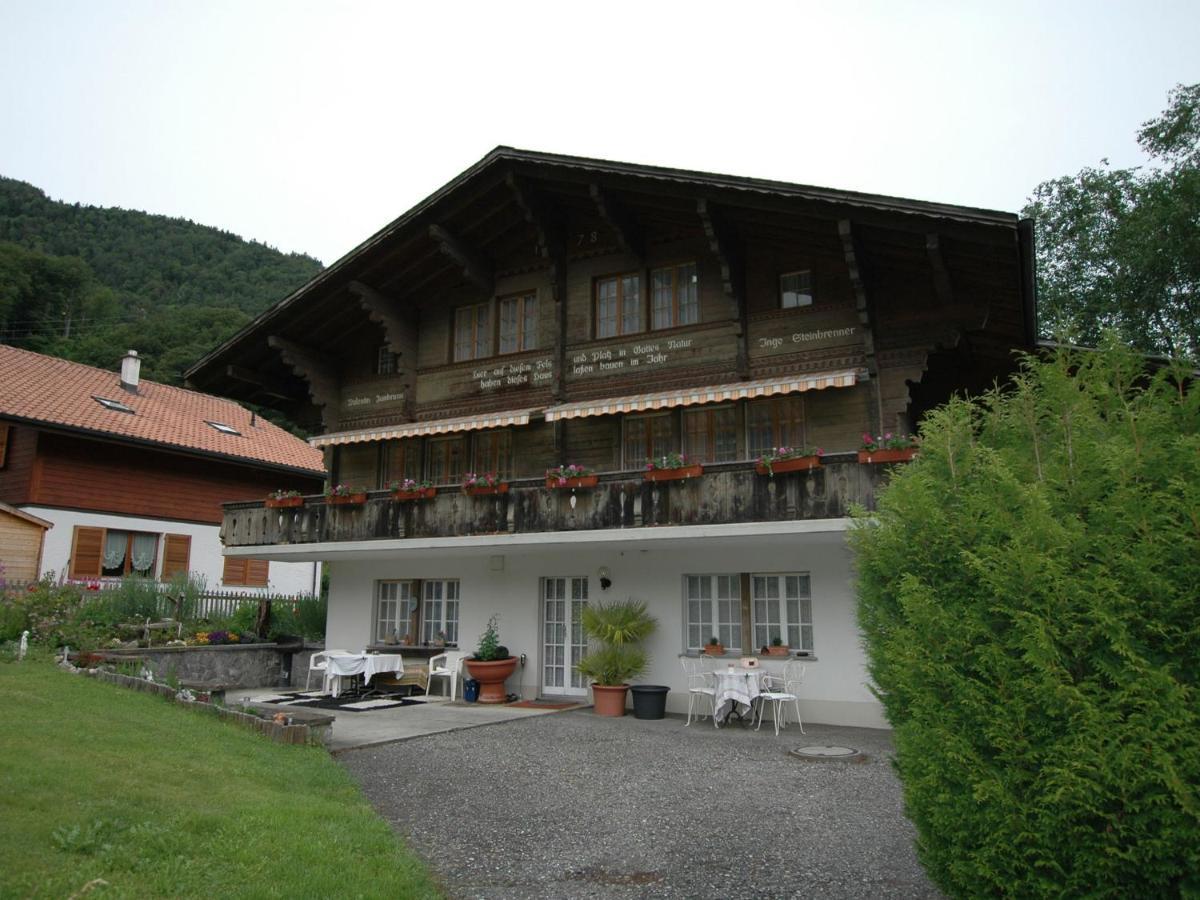 Pristine Home In A Charming Village Large Grassy Sunbathing Area View Of The M Nch And Jungfrau Wilderswil Exterior photo