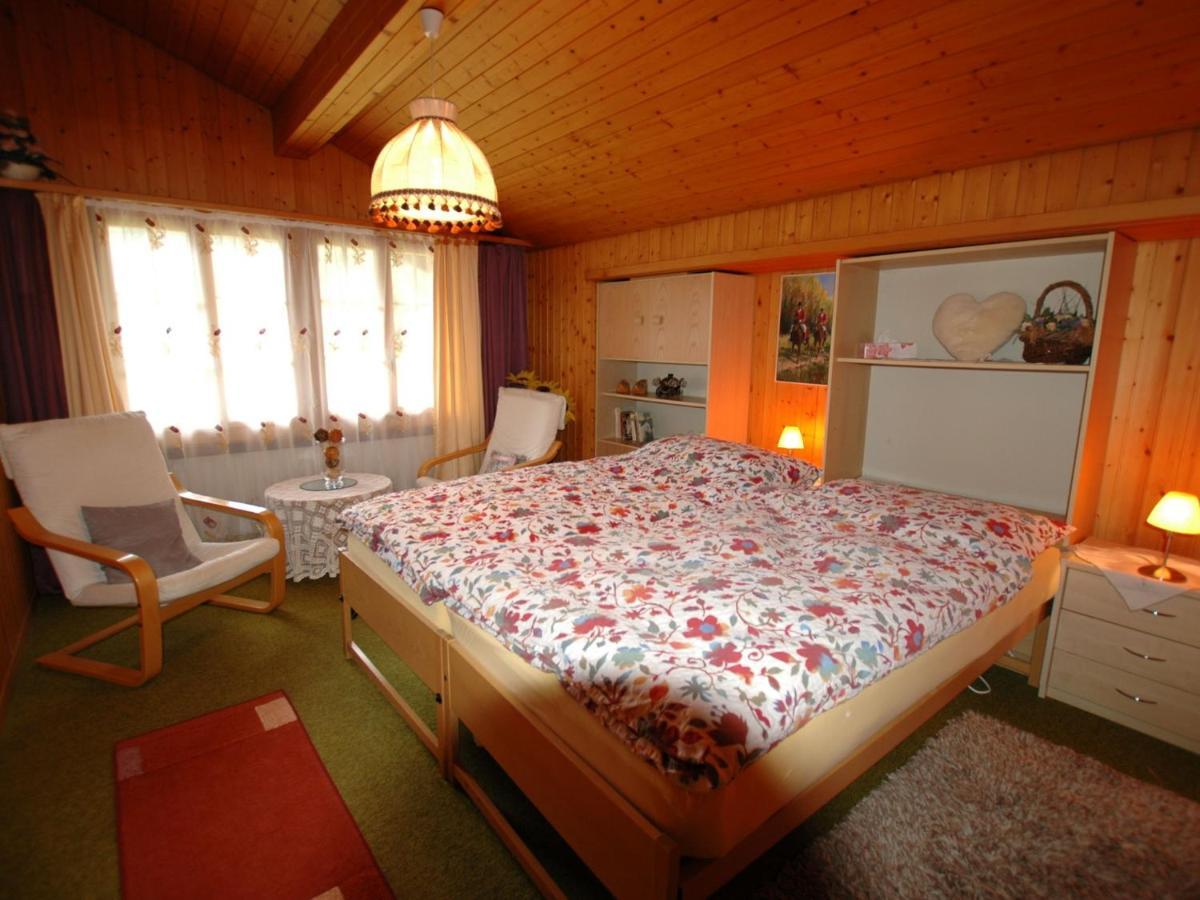 Pristine Home In A Charming Village Large Grassy Sunbathing Area View Of The M Nch And Jungfrau Wilderswil Exterior photo
